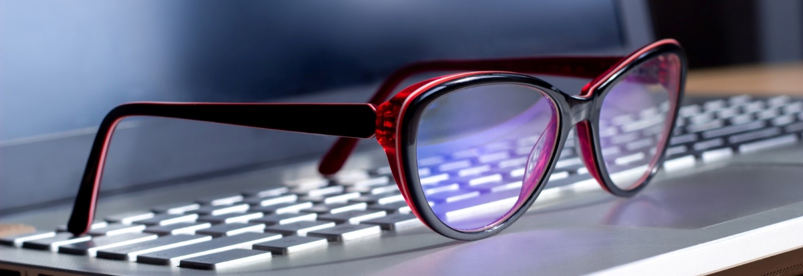 メガネがマウスに? JINSが発表した「JINS ASSIST」とは