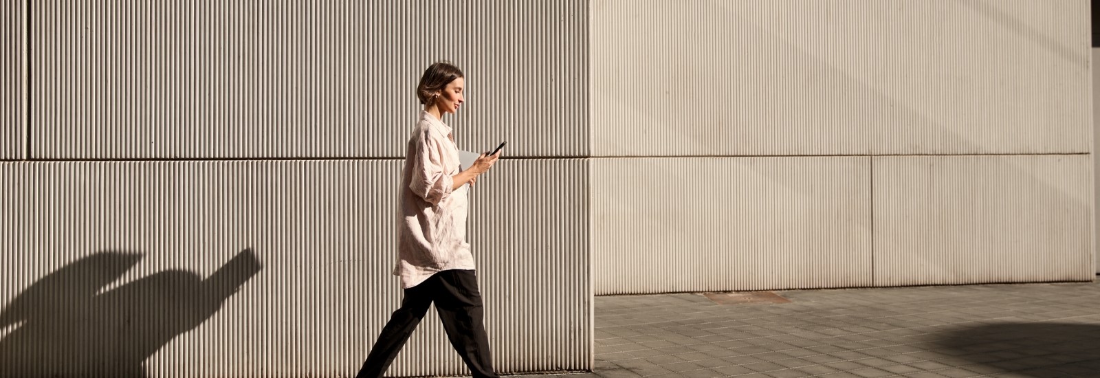 骨伝導イヤホンの音漏れが気になる?4つ対策方法と、おすすめのメーカーを紹介