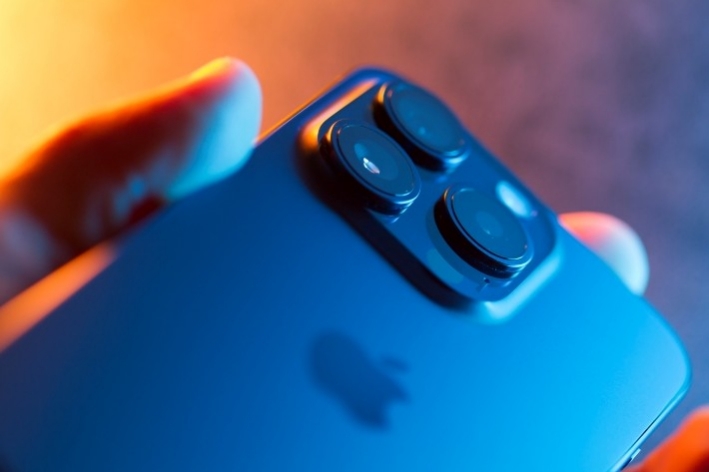 ポイント⑤:ディスプレイ輝度の進化