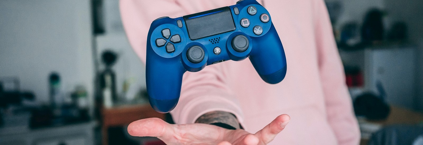 手に馴染む!最適なPS4コントローラーの選び方は?各種コントローラーをチェック