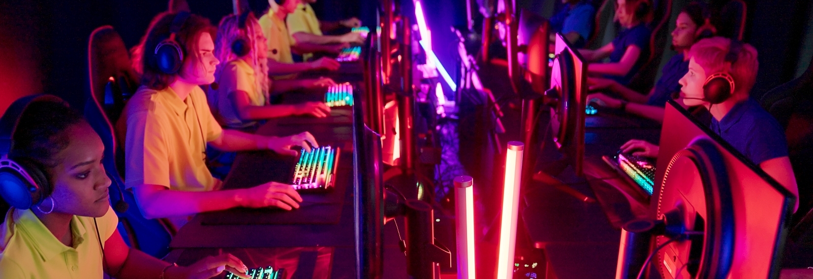 eスポーツとは?歴史やゲーム種目を初心者にもわかりやすく解説!