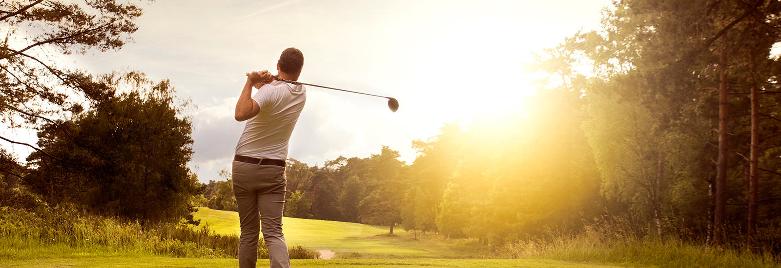 【脱ゴルフ初級者】ドライバーからパターまで!スイングの上達はIoTデバイスを使うべし!