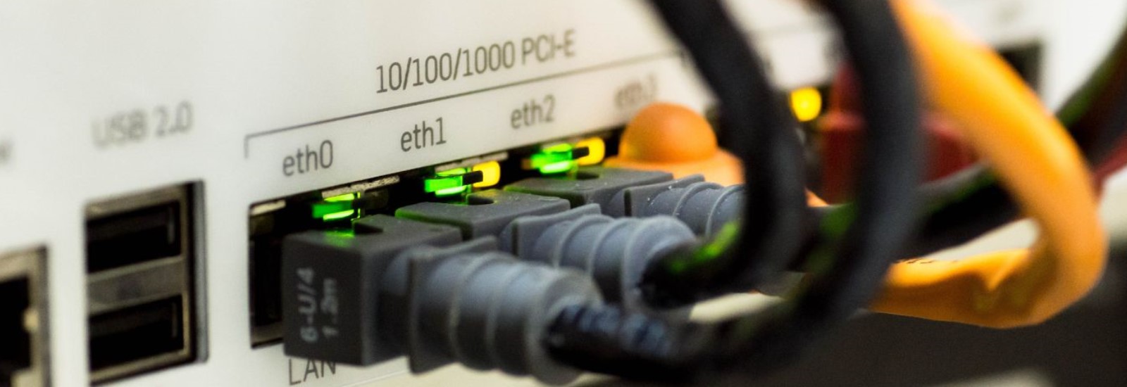 セキュリティ面と通信速度の向上に期待できる有線LANとは?メリットと導入する際の注意点をご紹介