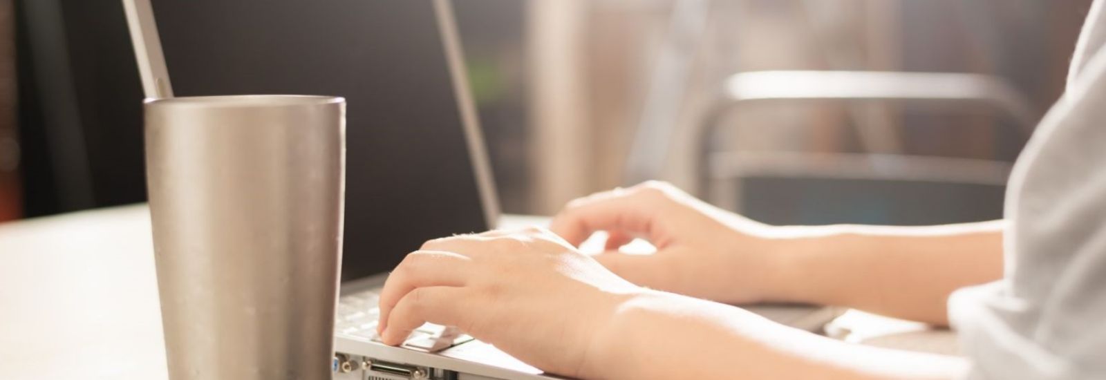 光回線を契約するならインターネットと実店舗、どちらがおすすめ?