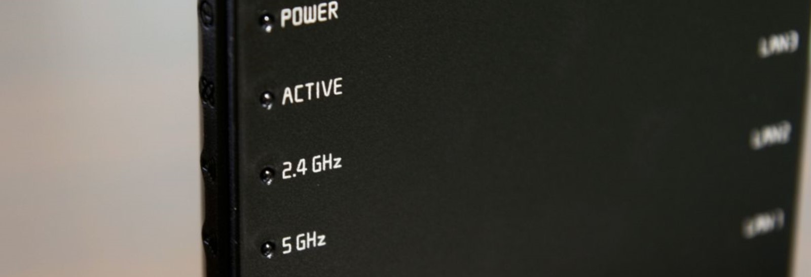 そのWi-Fiルーター、寿命かも?買い替えるべき理由とタイミングを解説!