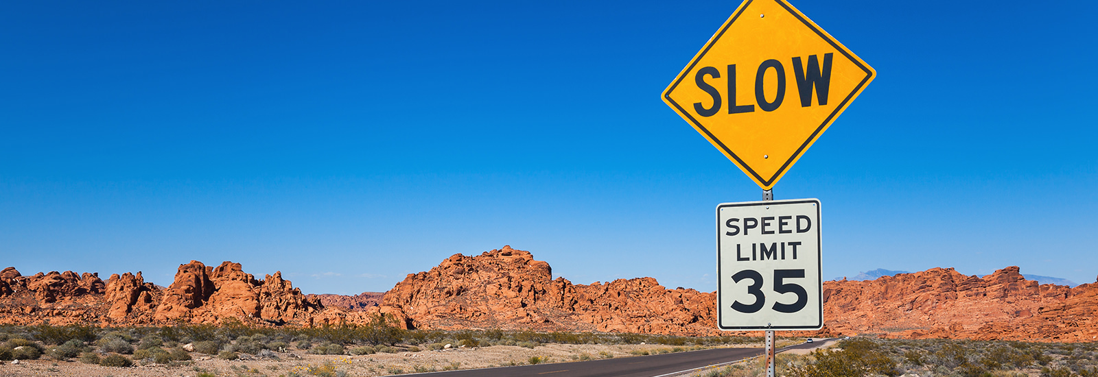 スマホの通信速度制限がウザい!なぜ始まったのか、詳しい人に聞いてみた